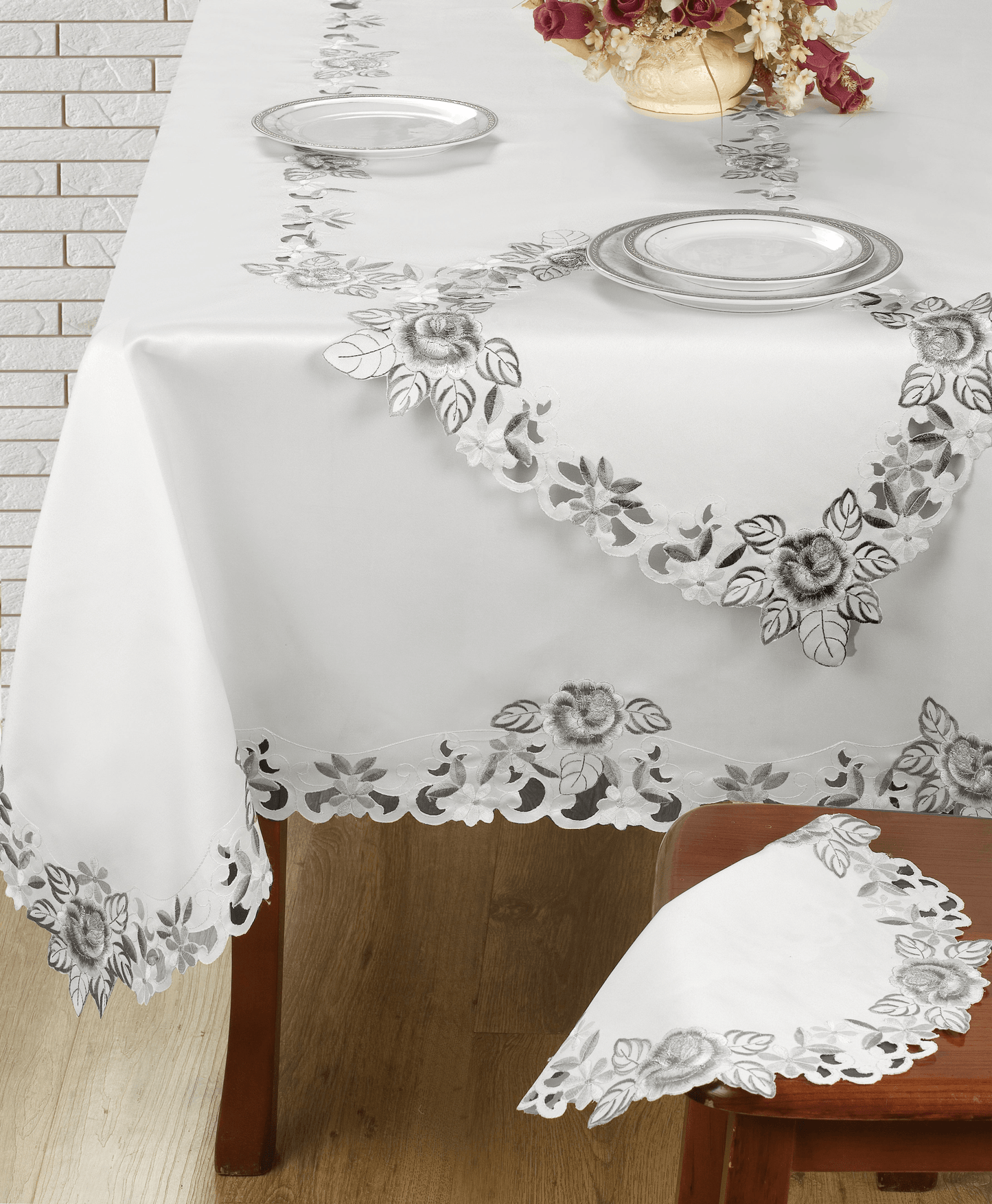 Alois Collection Rustic Elegance Table Topper